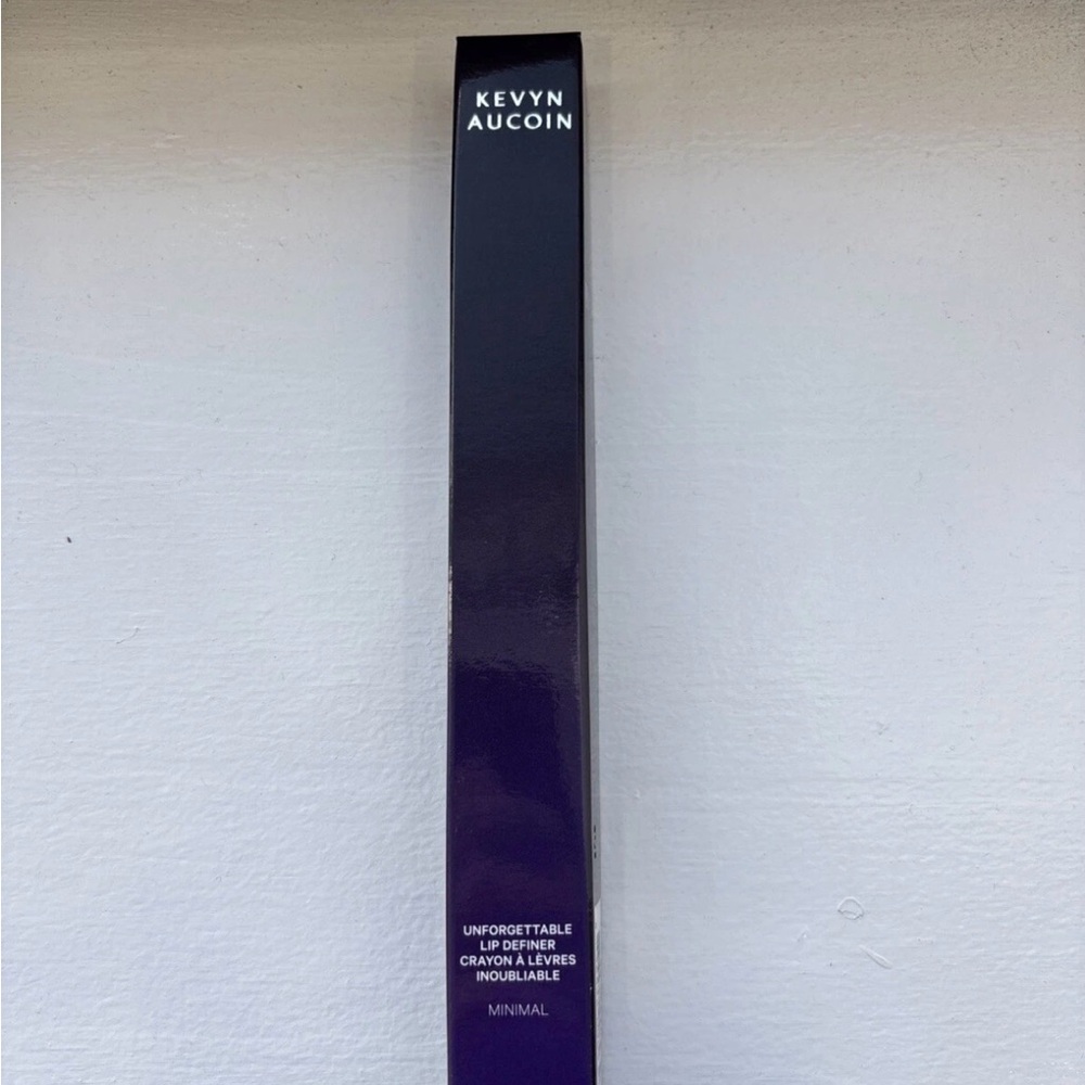 Kevyn Aucoin Unforgettable Lip Definer Minimal. Lip Pencil